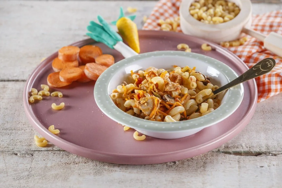 Cotovelinhos de frango e legumes (bebé a partir dos 14 meses)