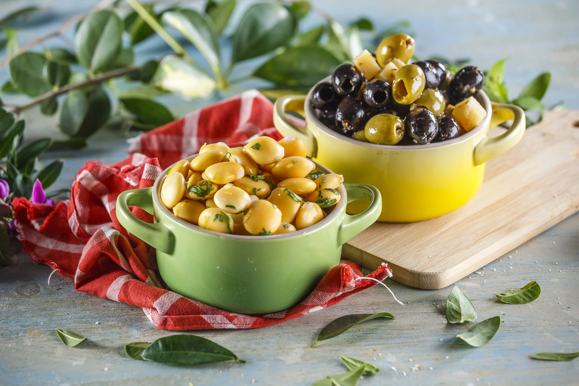 Petisco de tremoços e azeitonas