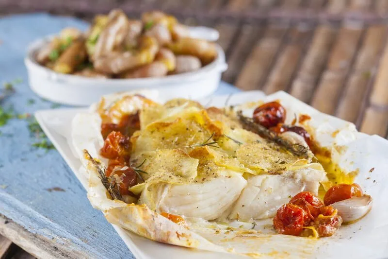 Bacalhau fresco em crosta de batatas
