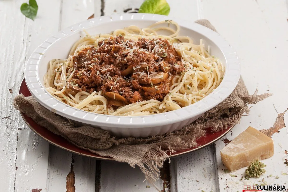 Receita de esparguete à bolonhesa simples