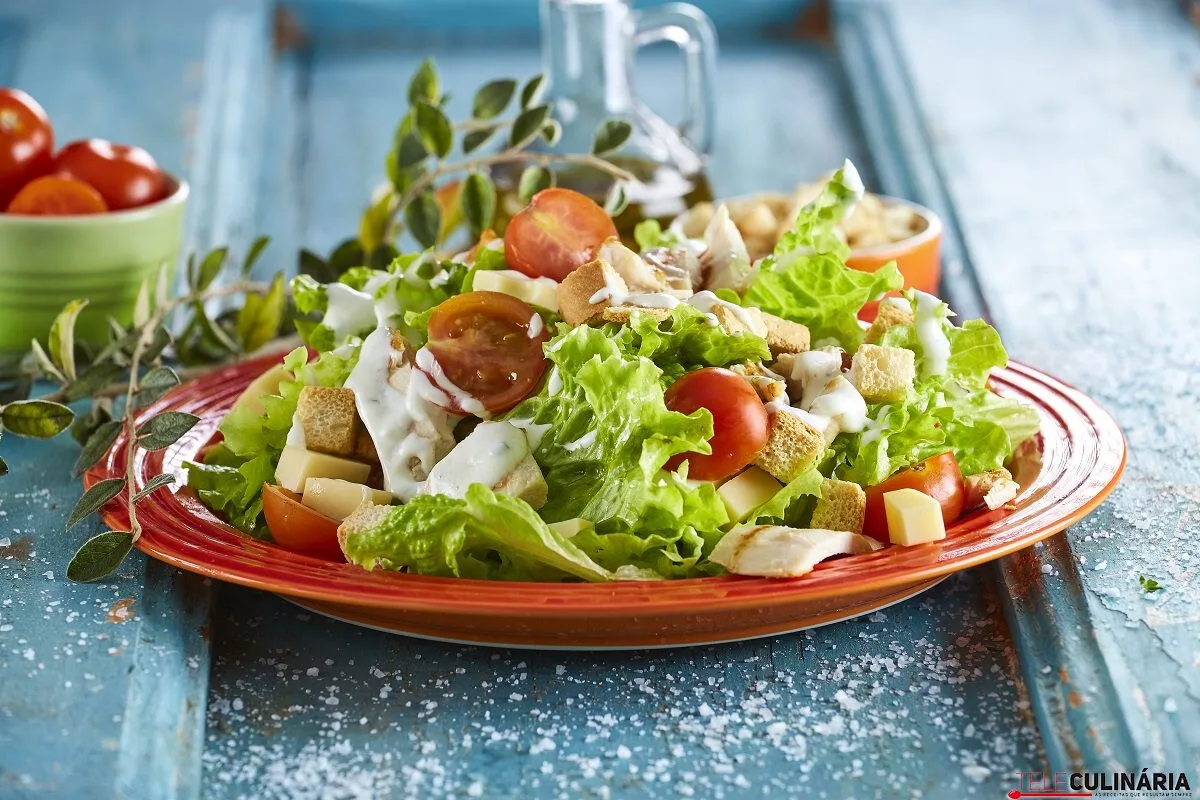 Salada césar com peito de frango