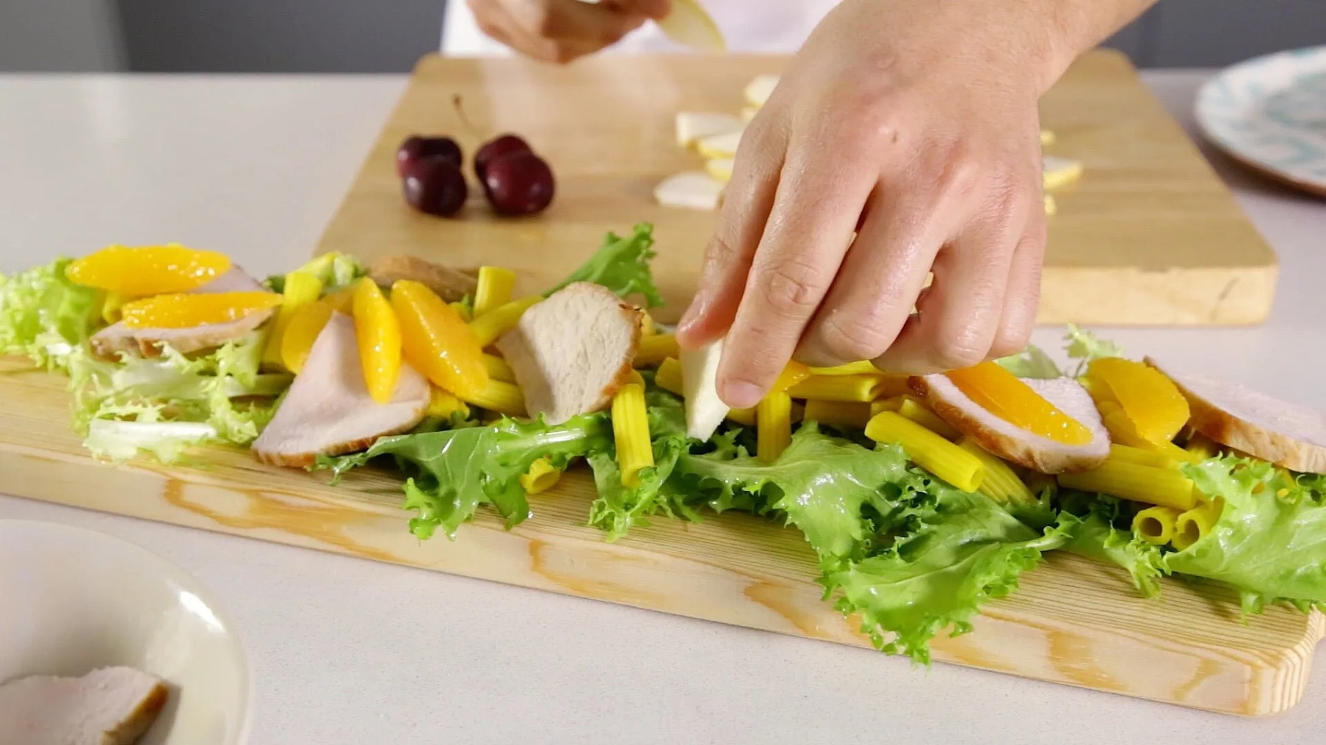 Salada de chicória carne e frutas