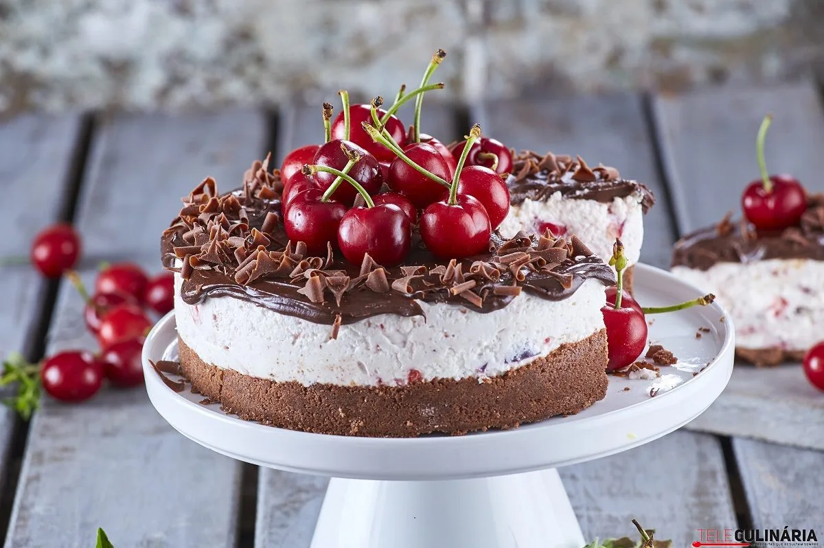 Semifrio de natas e cerejas