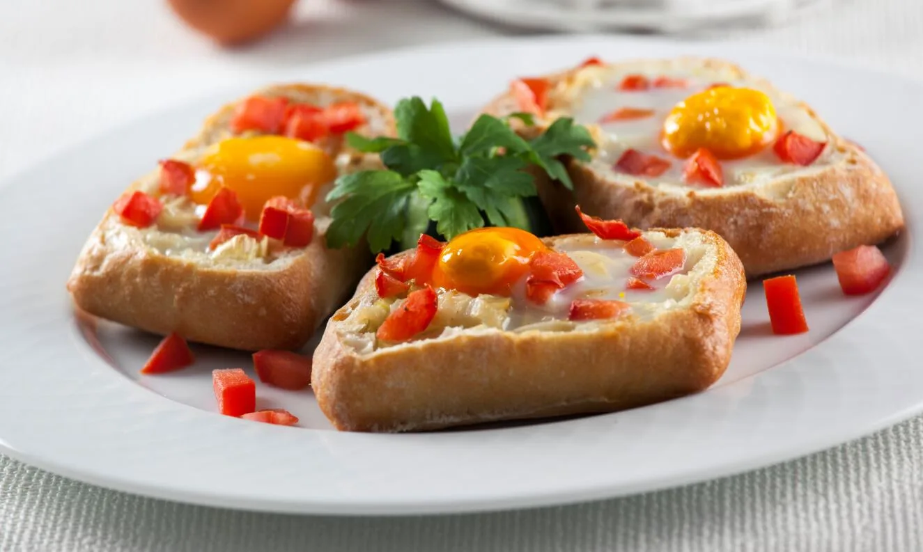 Ovos cocotte com alho francês