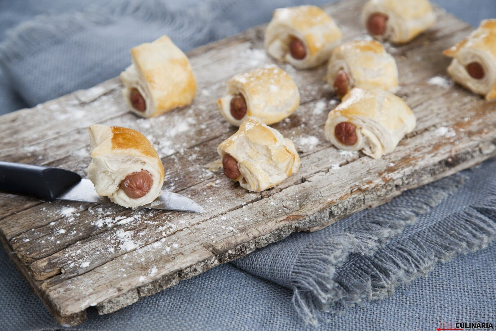 Folhados de salsichas