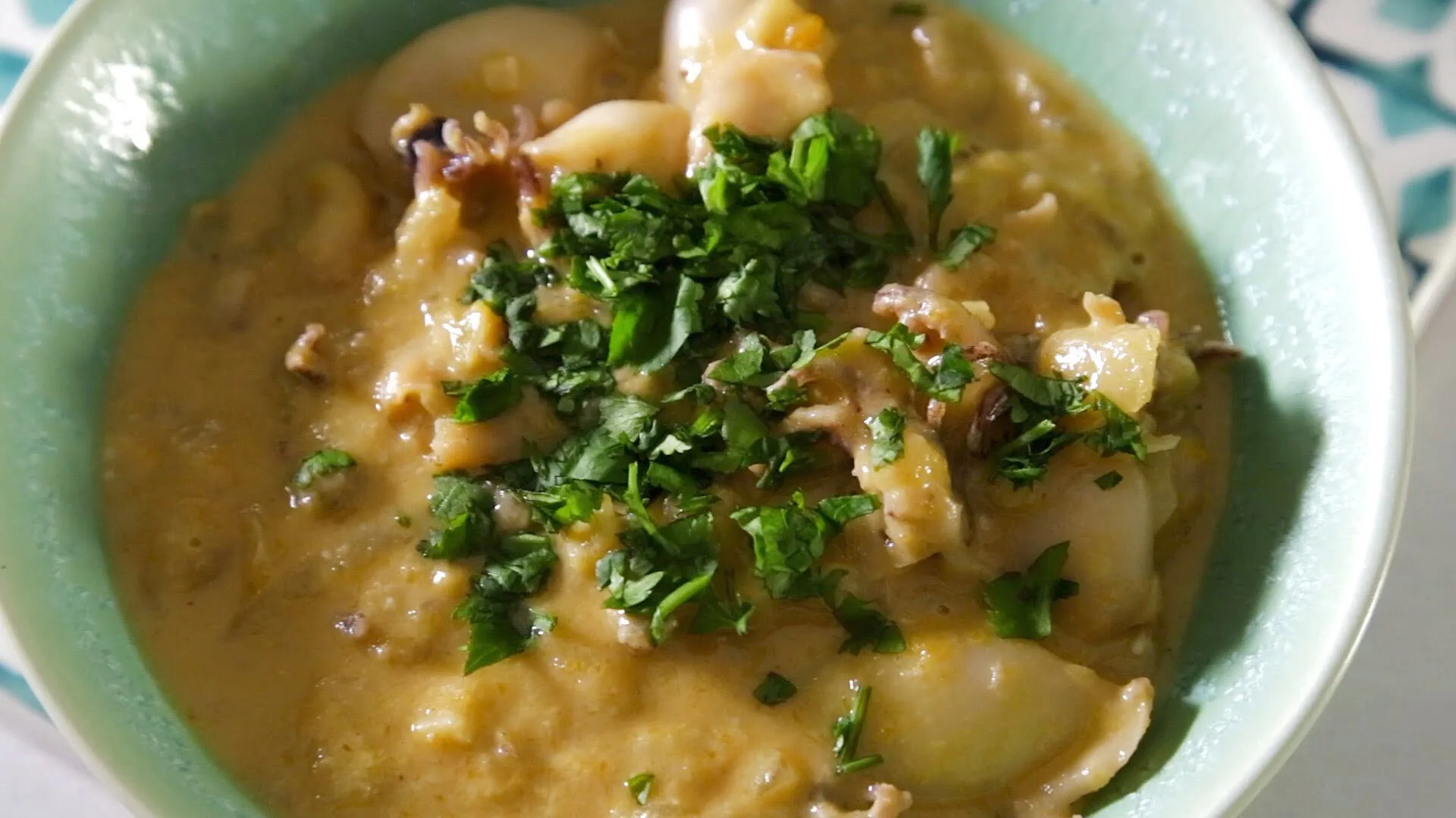 Lulas estufadas com cerveja e coentros
