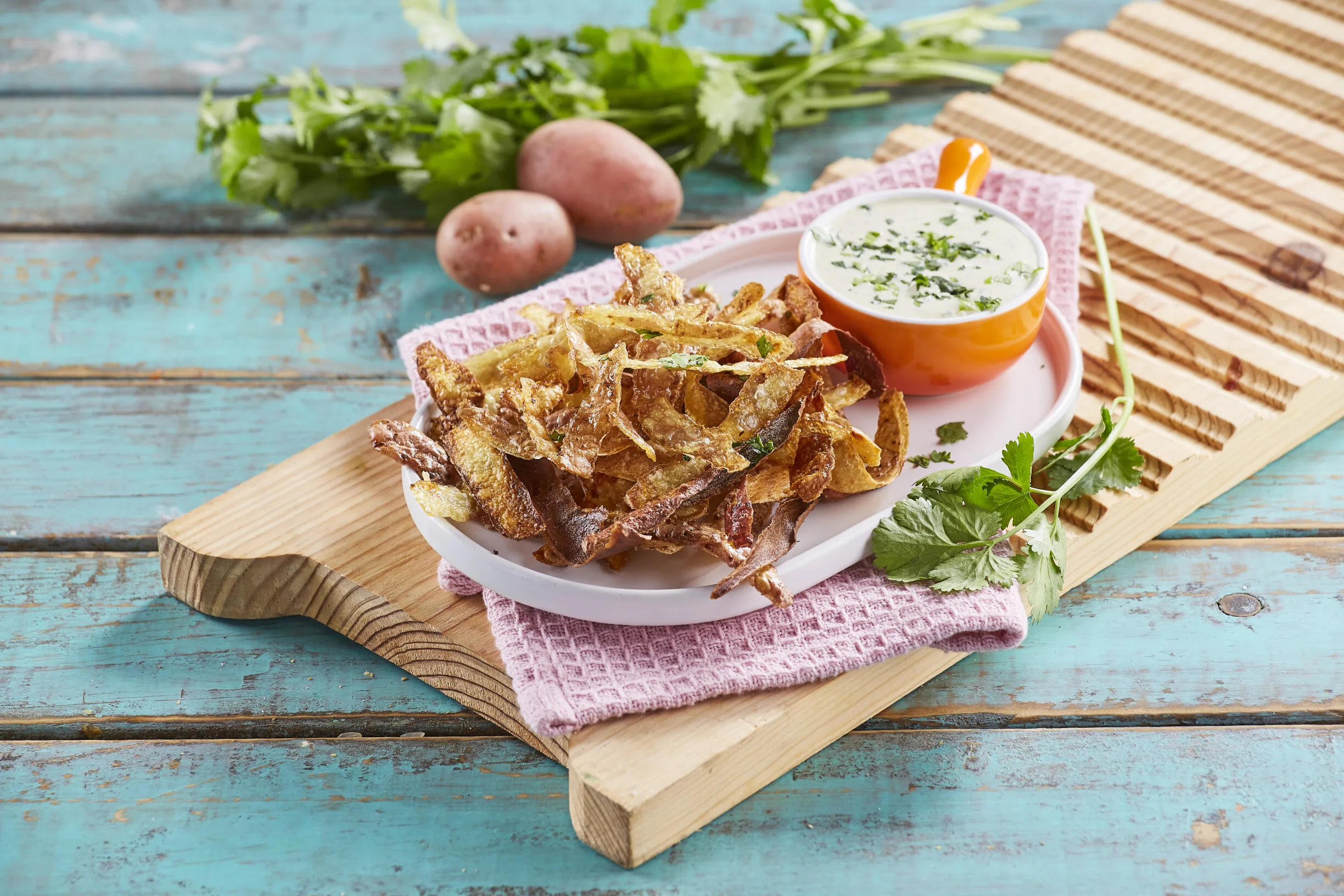 Casca de batata frita com dip de camarão