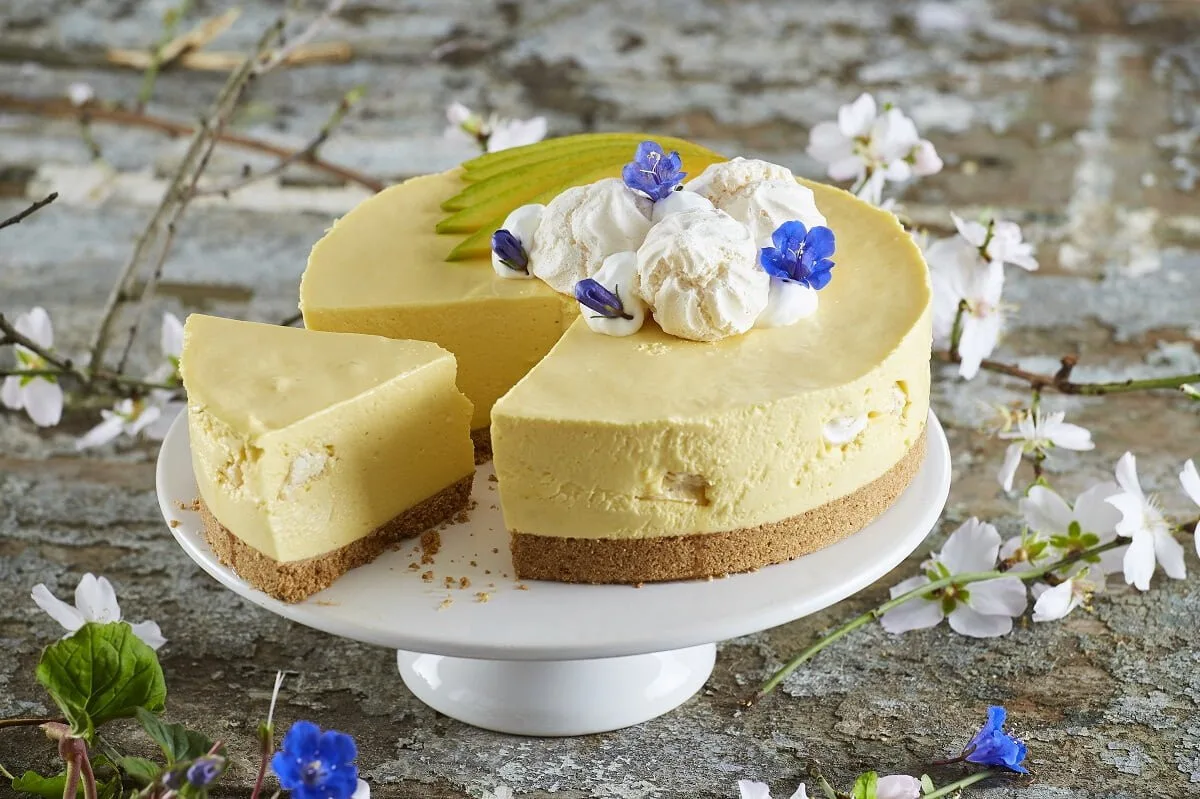 Cheesecake de manga com suspiros