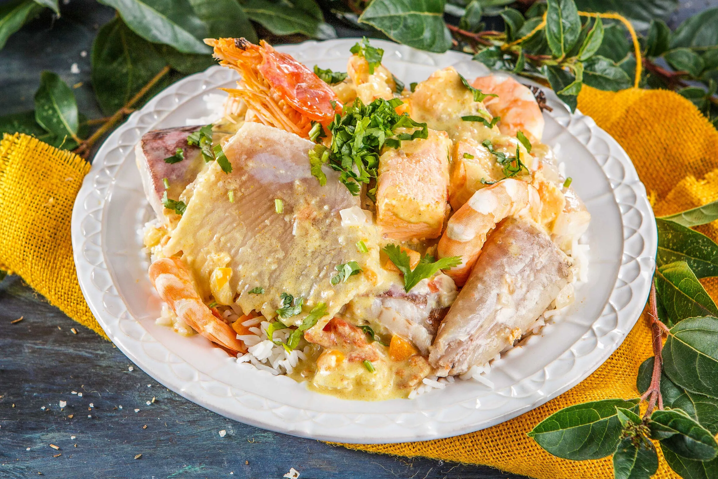 Caril de peixe com camarão