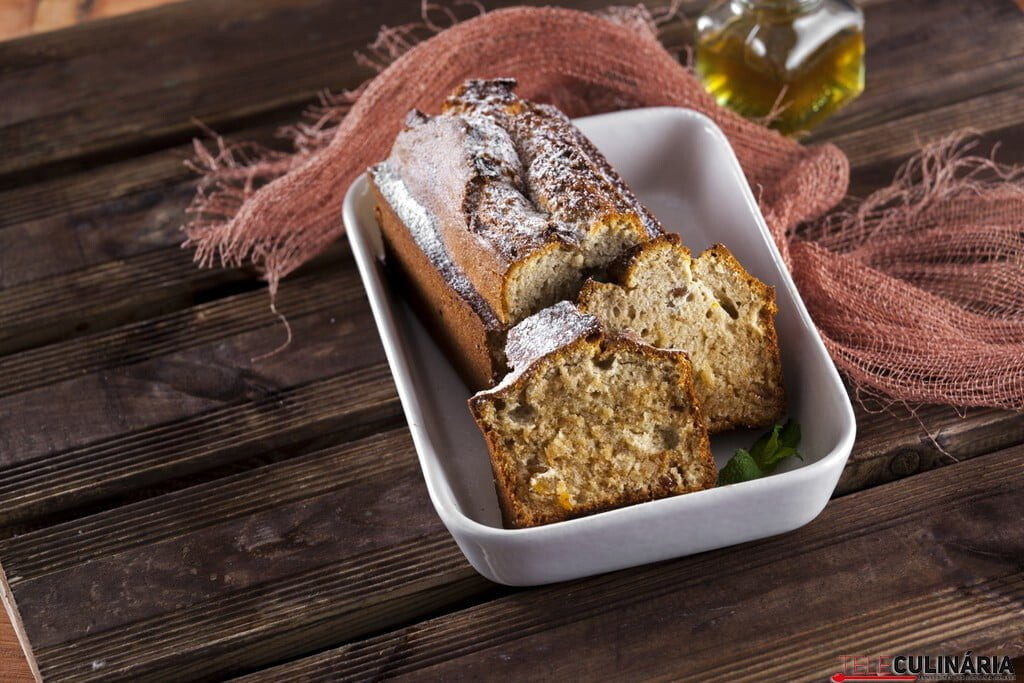 Bolo de claras com mel e canela