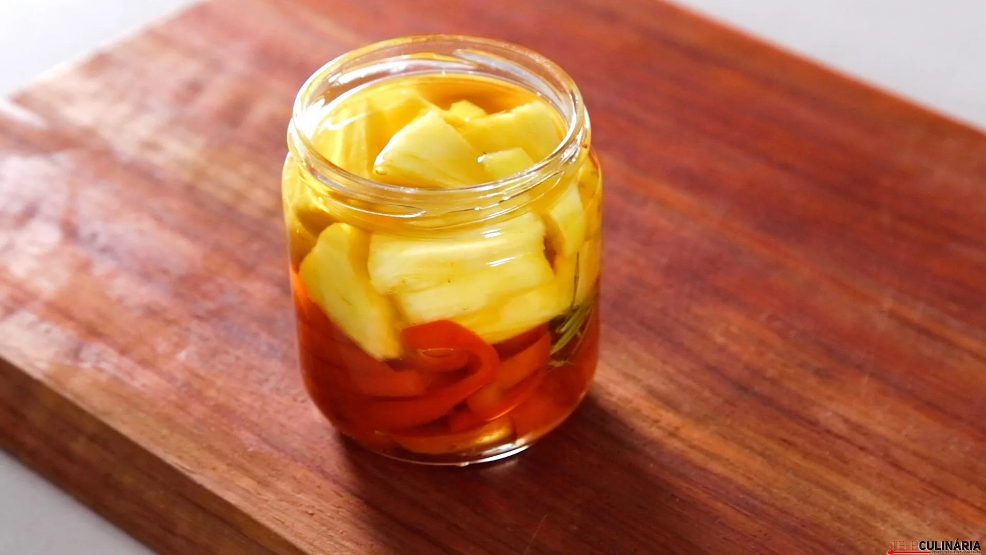 Conserva de ananás e pimento vermelho