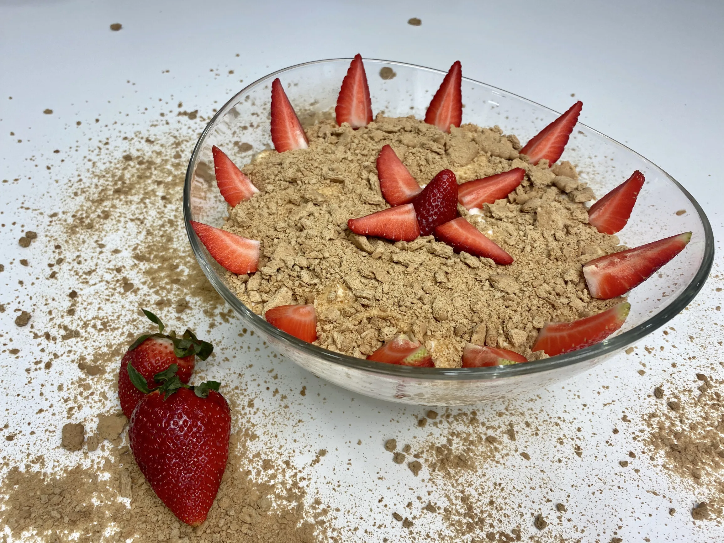 Mousse de iogurte com leite condensado e bolacha