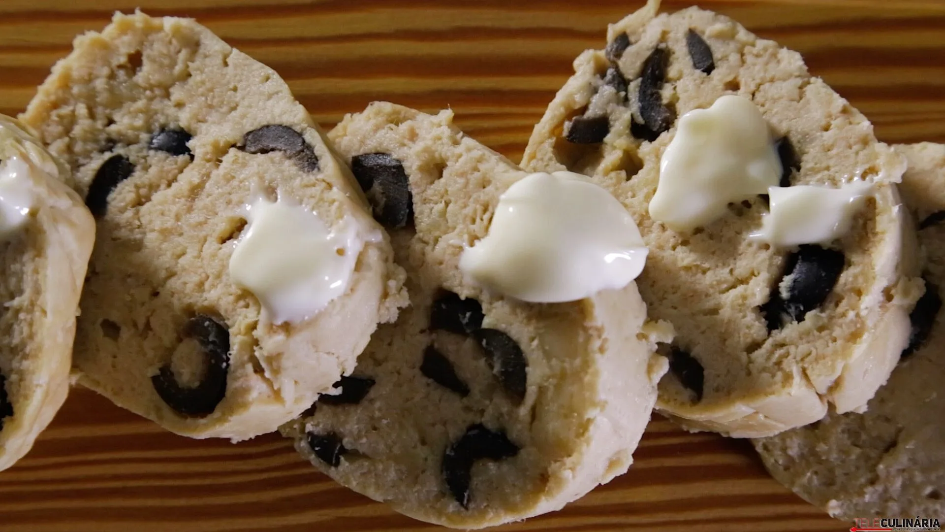 Salame de atum com azeitonas pretas