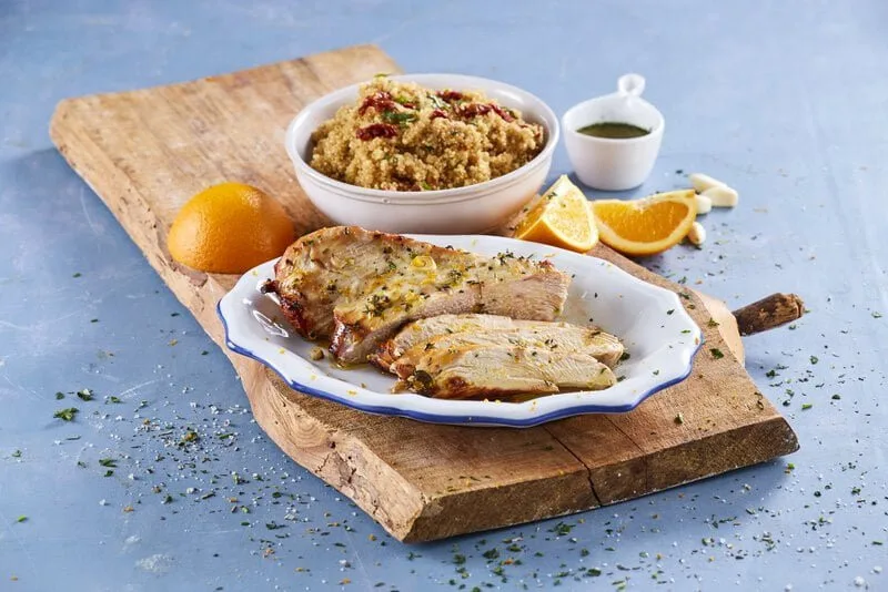 Peito de peru e quinoa de tomate seco