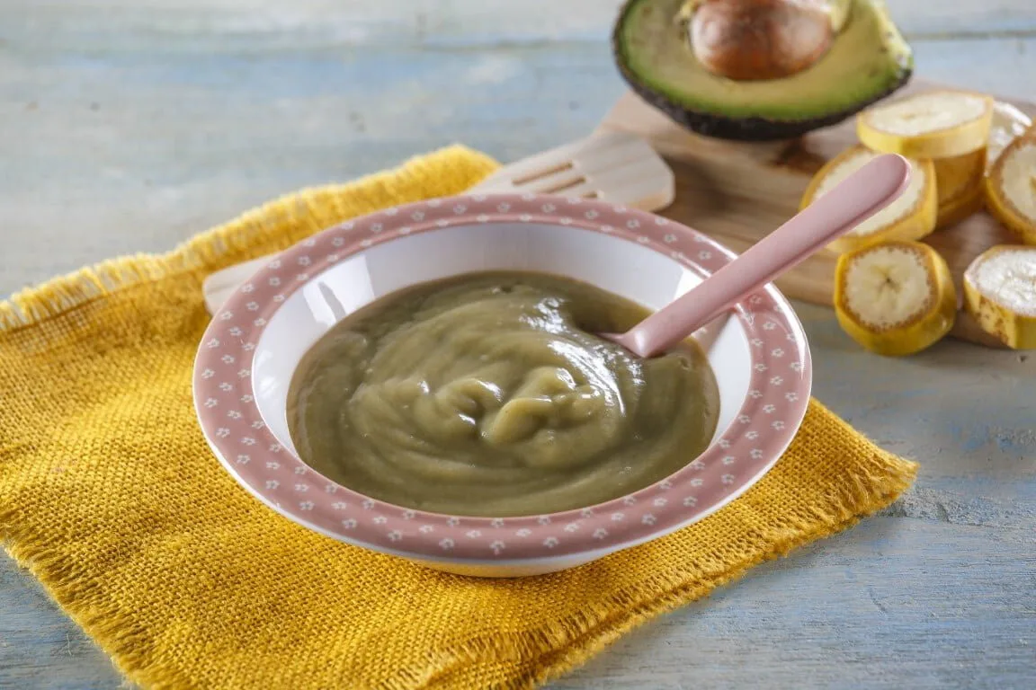 Puré de banana com pera-abacate (bebé a partir dos 5 meses)