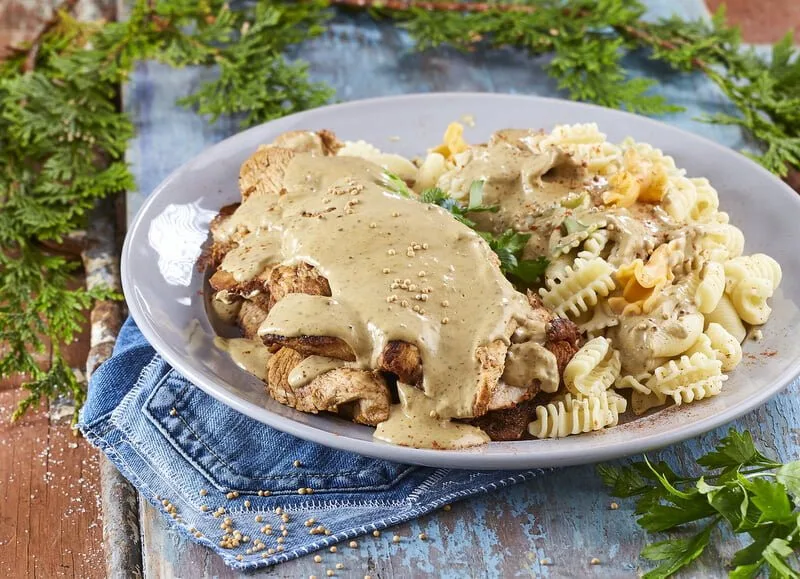 Bifinhos de peru com molho de mostarda