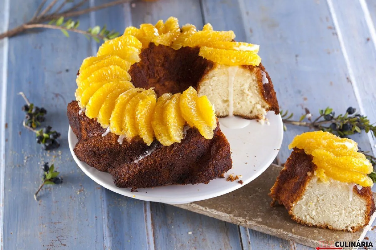Pão de ló com calda de laranja