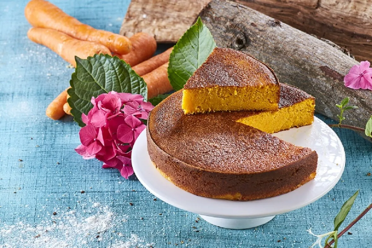 Receita de bolo de cenoura húmido e fofo