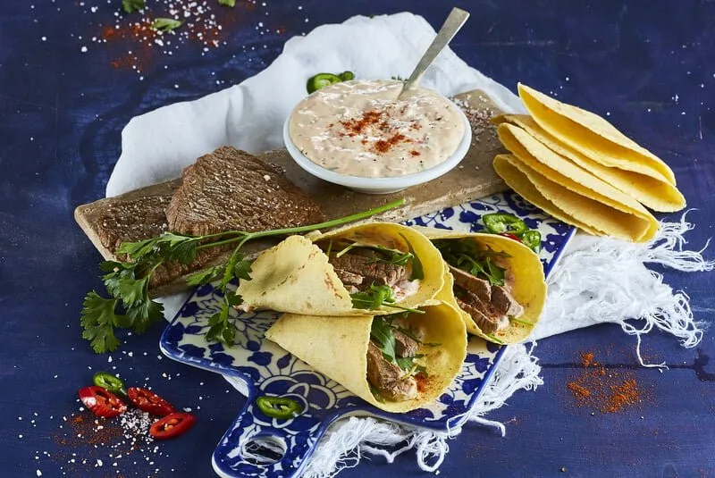 Bife de novilho grelhado com molho picante