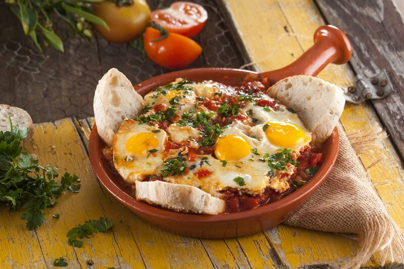 Ovos com tomate à algarvia