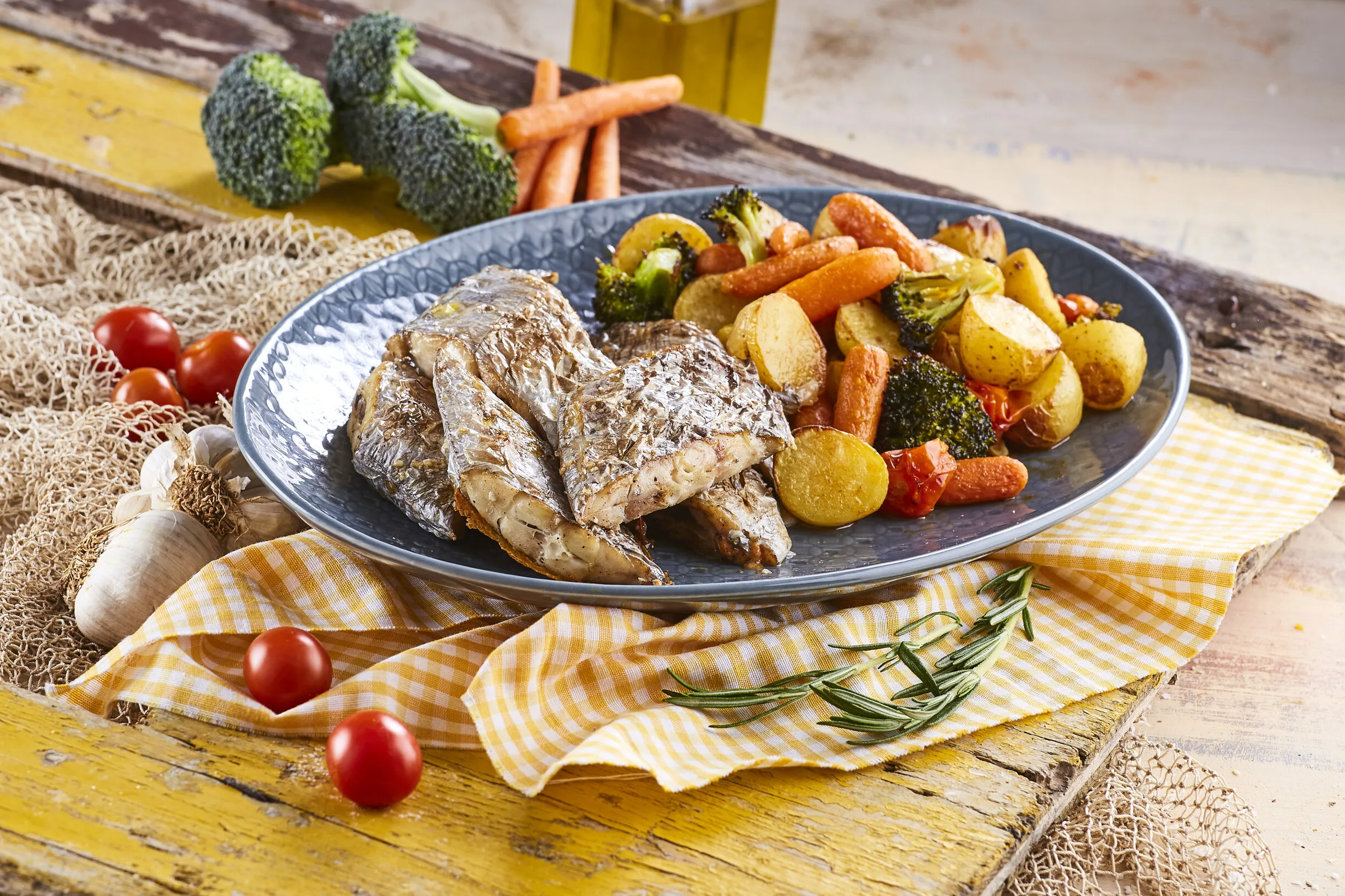 Peixe-espada com legumes