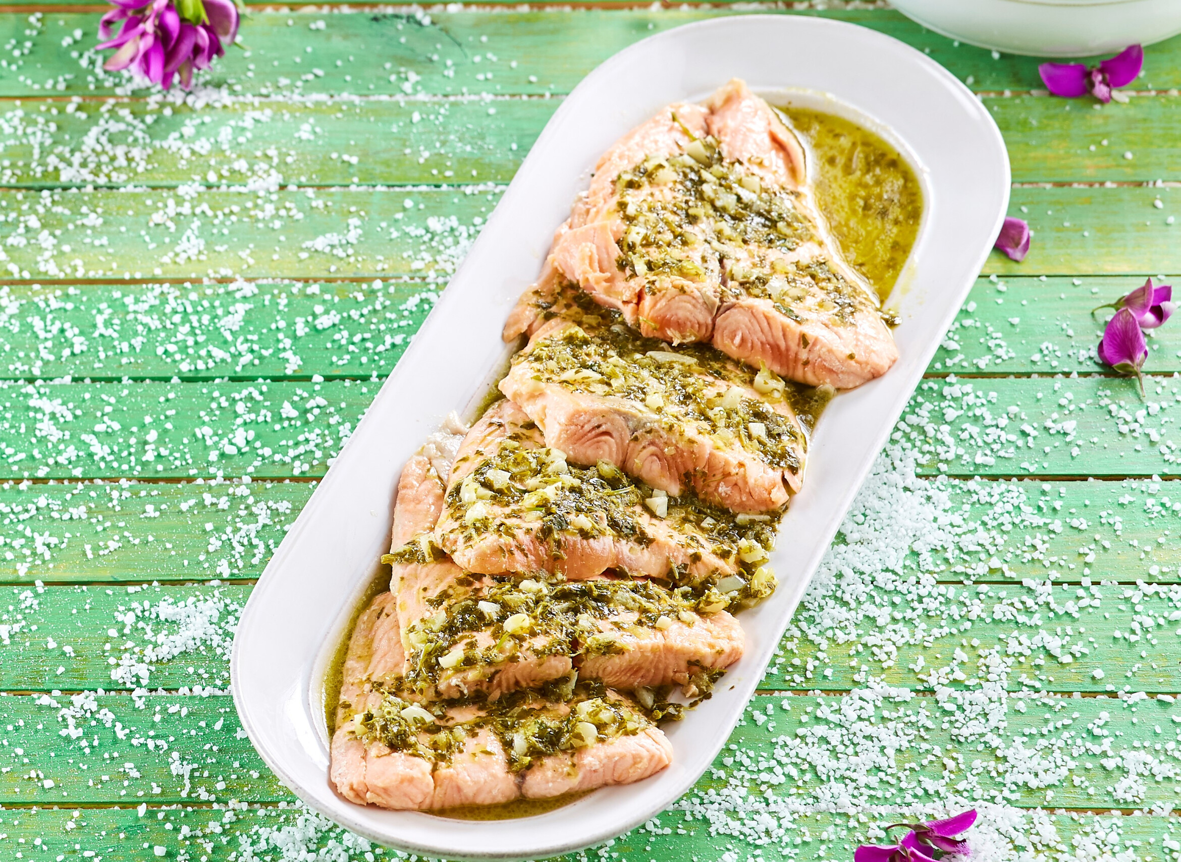 Salmão com alho e ervas