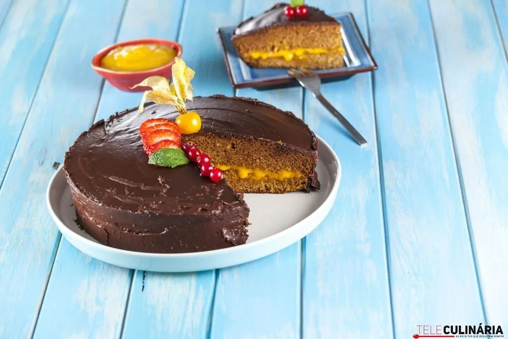 Pão de mel com doce de ovos