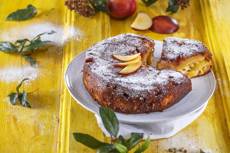 Bolo fofo de nectarinas