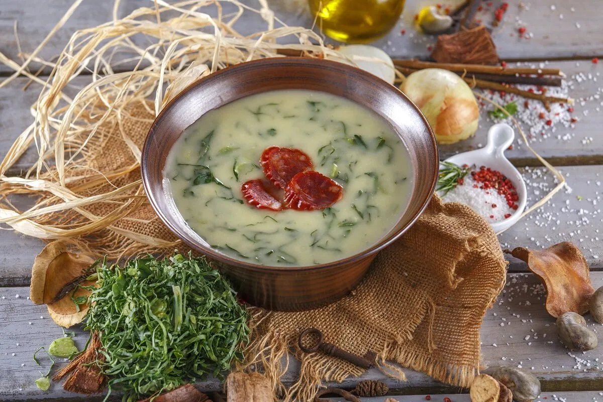 Caldo-verde tradicional à portuguesa