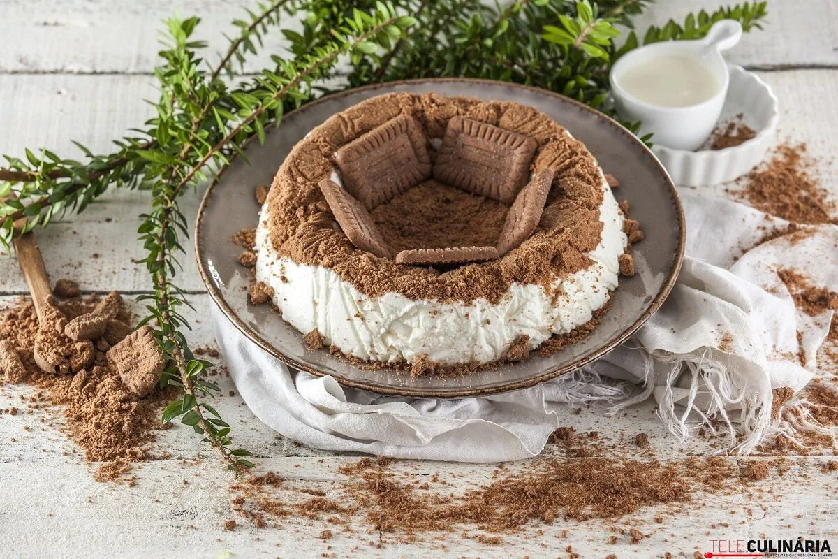 Semifrio de iogurte com 5 ingredientes