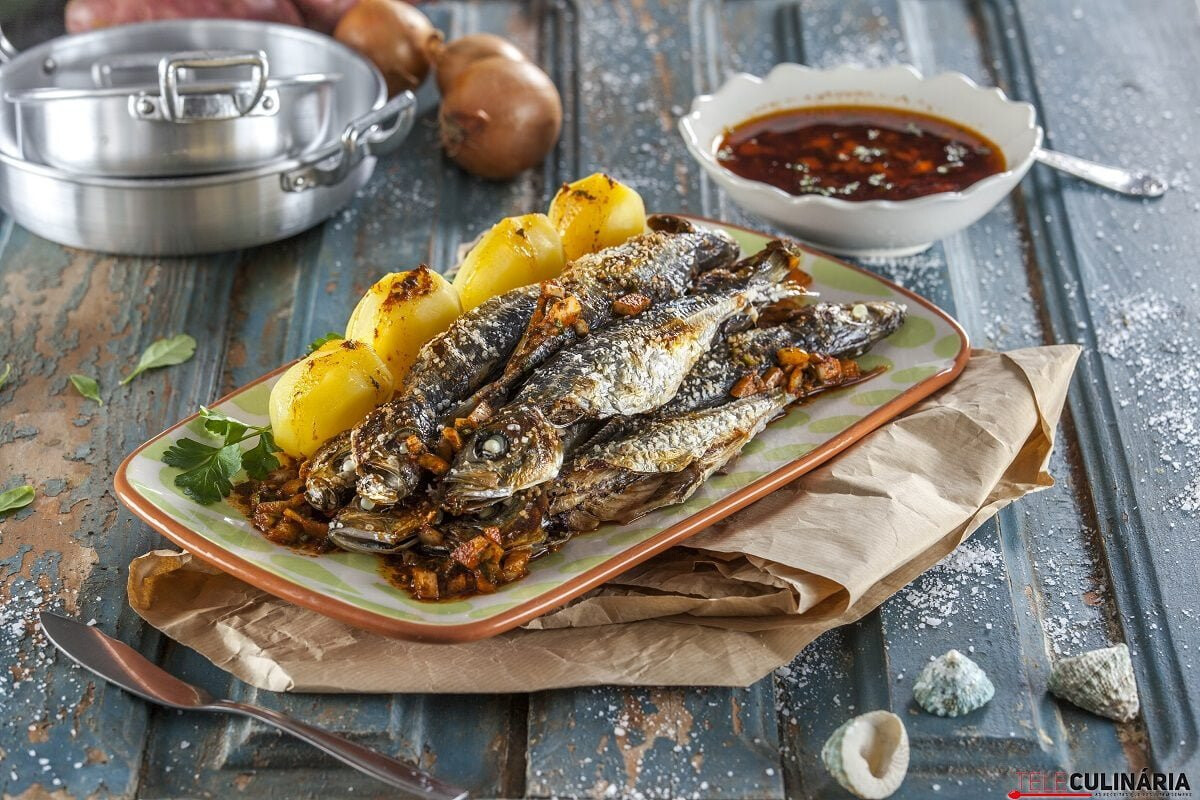 Carapaus assados com molho à espanhola