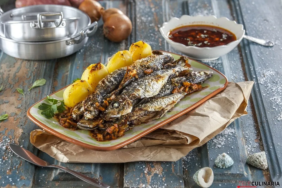 Carapaus assados com molho à espanhola