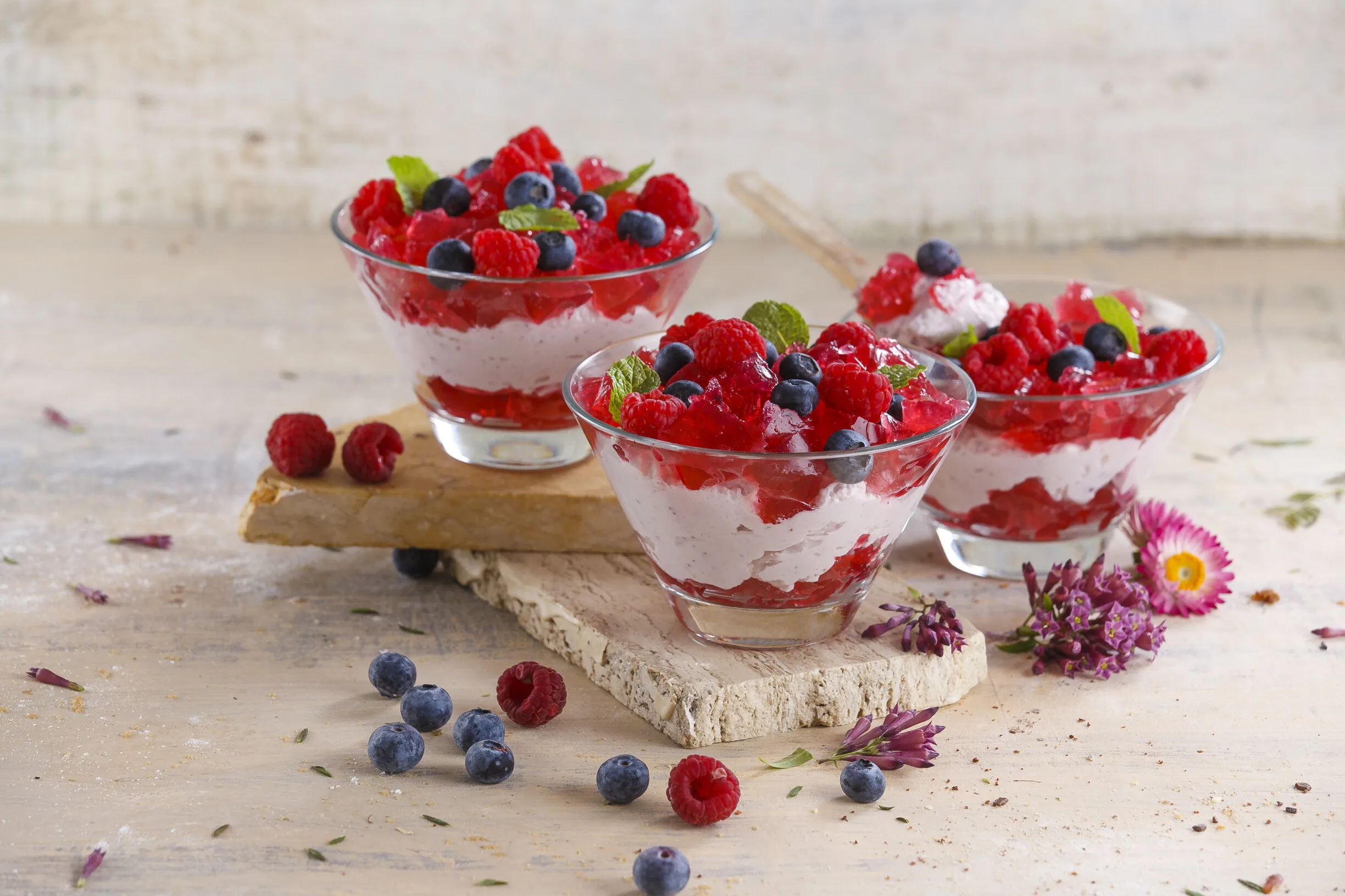 Taças de semifrio de frutos vermelhos