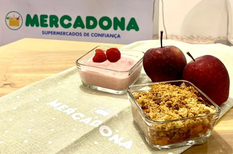 Crumble de maçã com gelado de framboesa