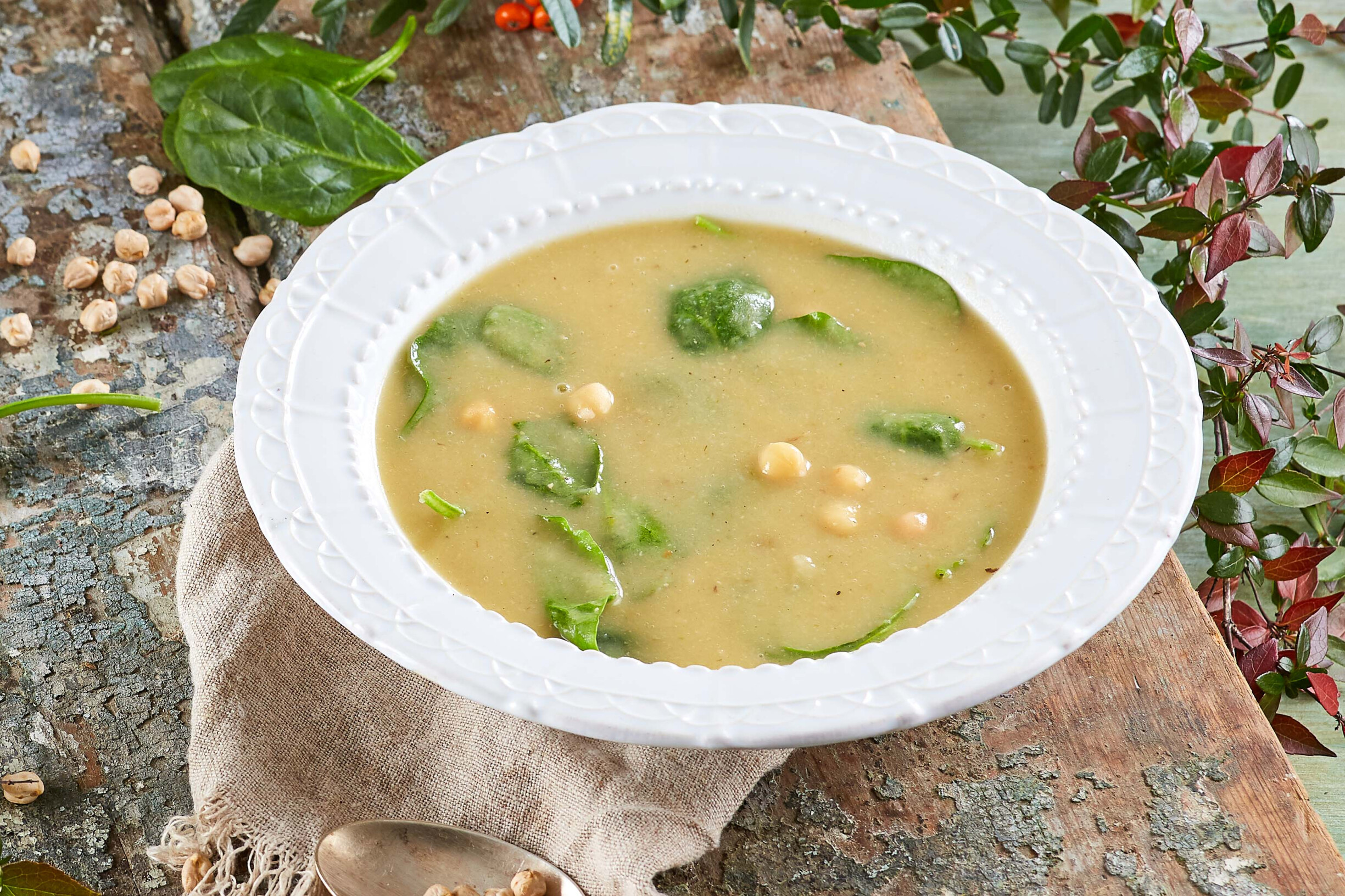Sopa de grão com espinafres