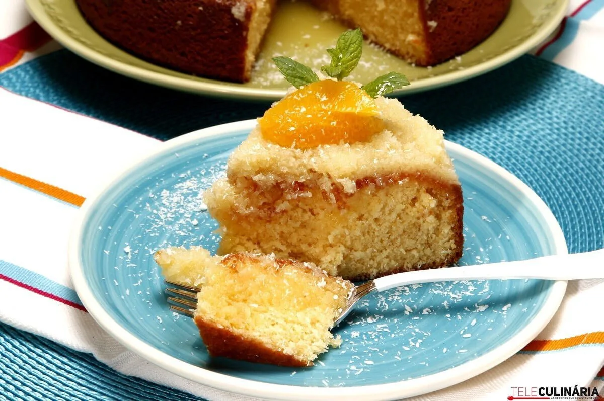 Bolo de laranja com coco