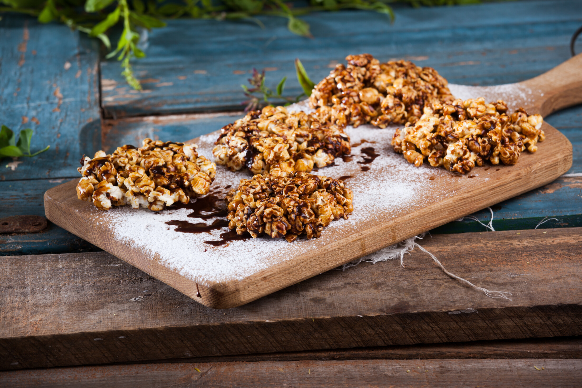 Bolachas de pipocas e chocolate