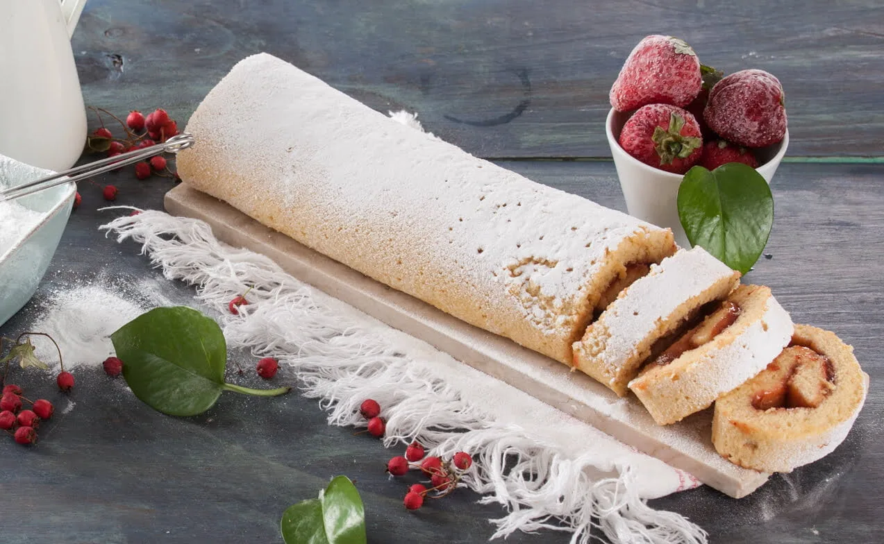 Torta enrolada com recheio de compota