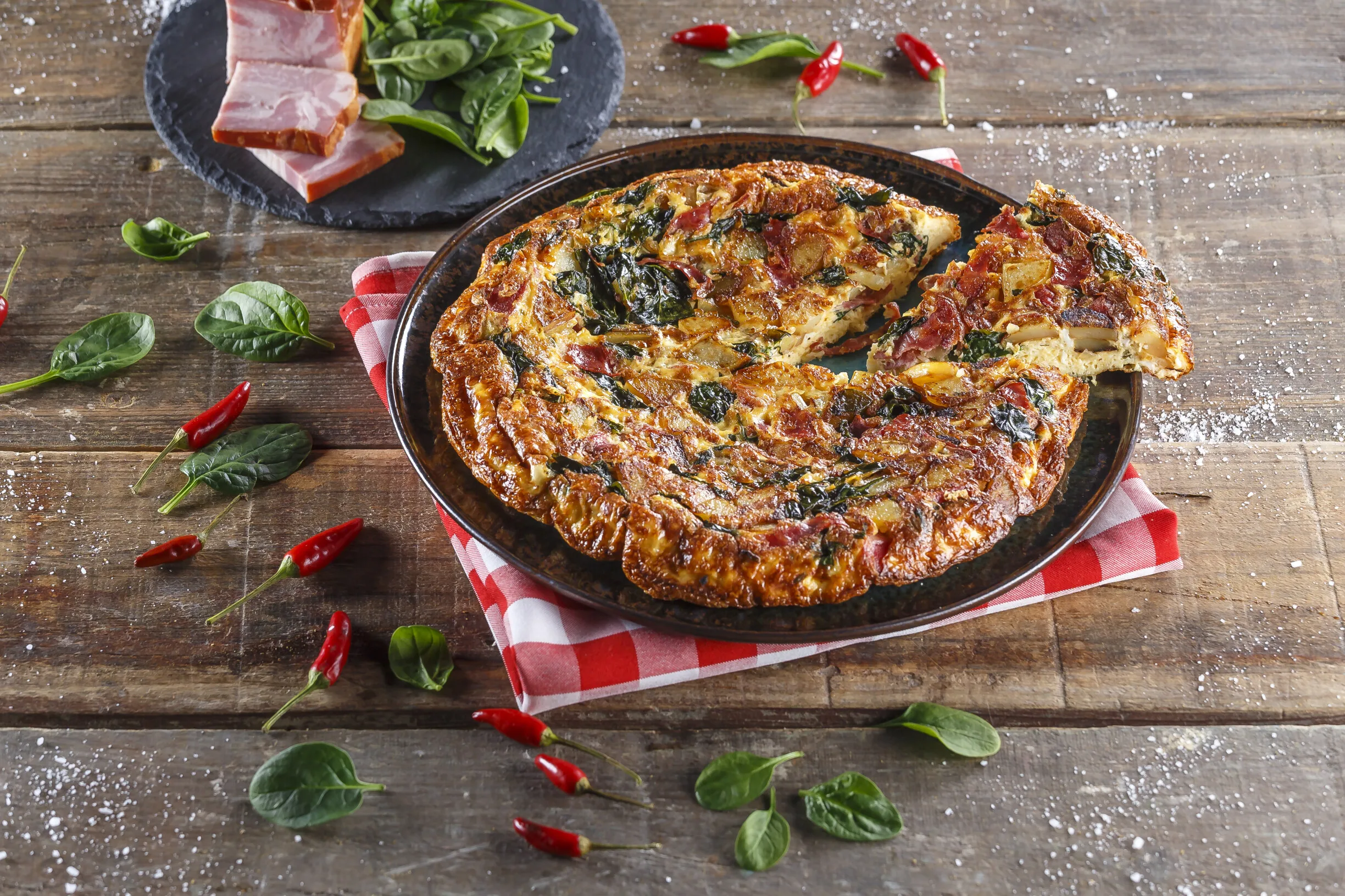 Frittata de bacon e espinafres