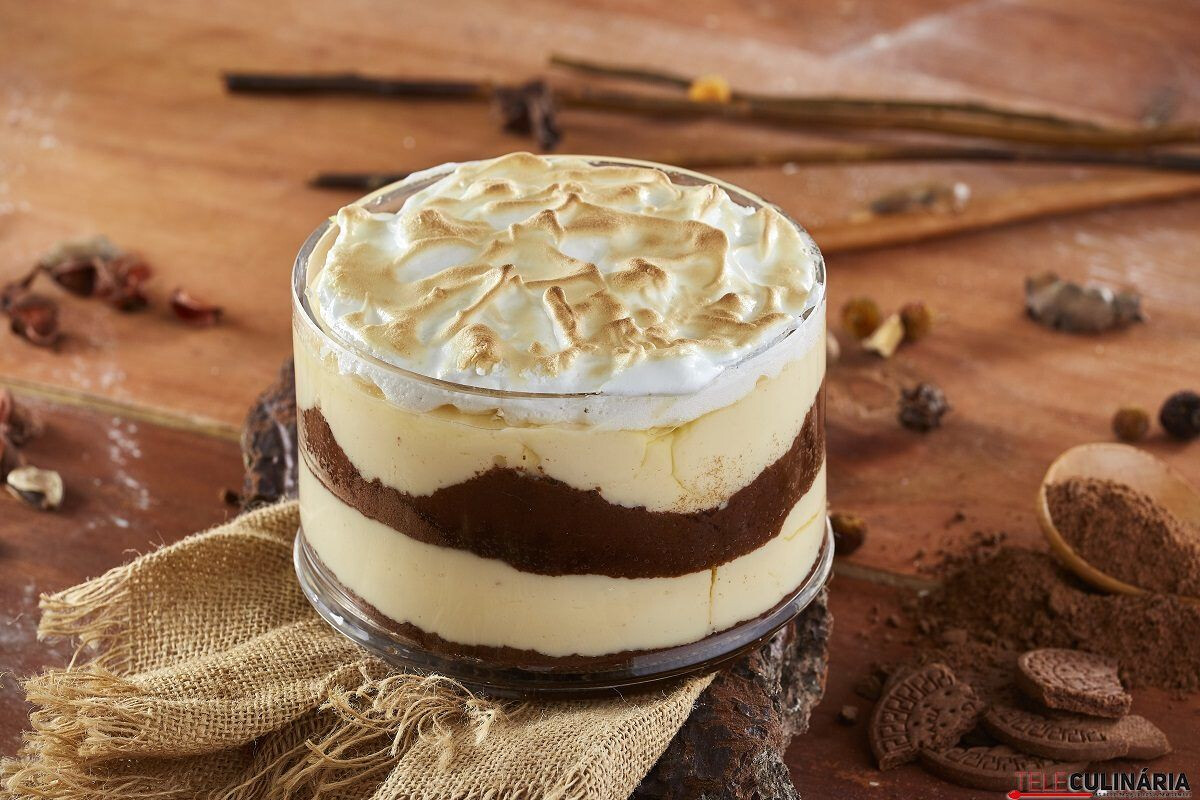 Delícia de bolacha merengada