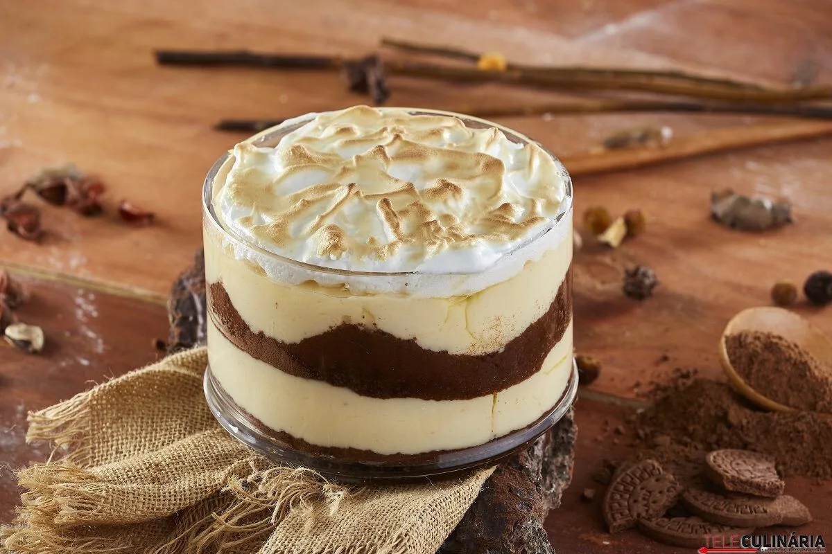 Delícia de bolacha merengada