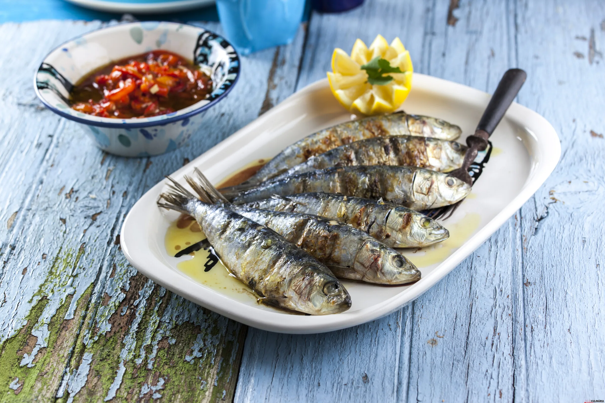 Sardinha assada com salada de pimentos