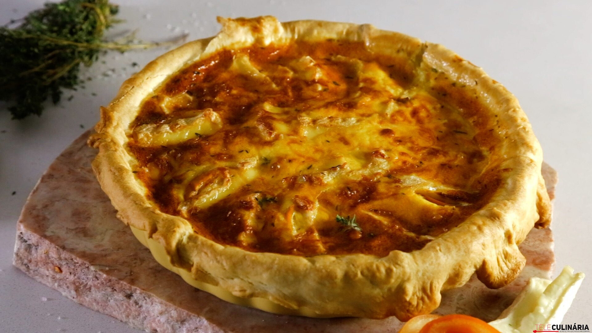 Tarte de camembert e tomate