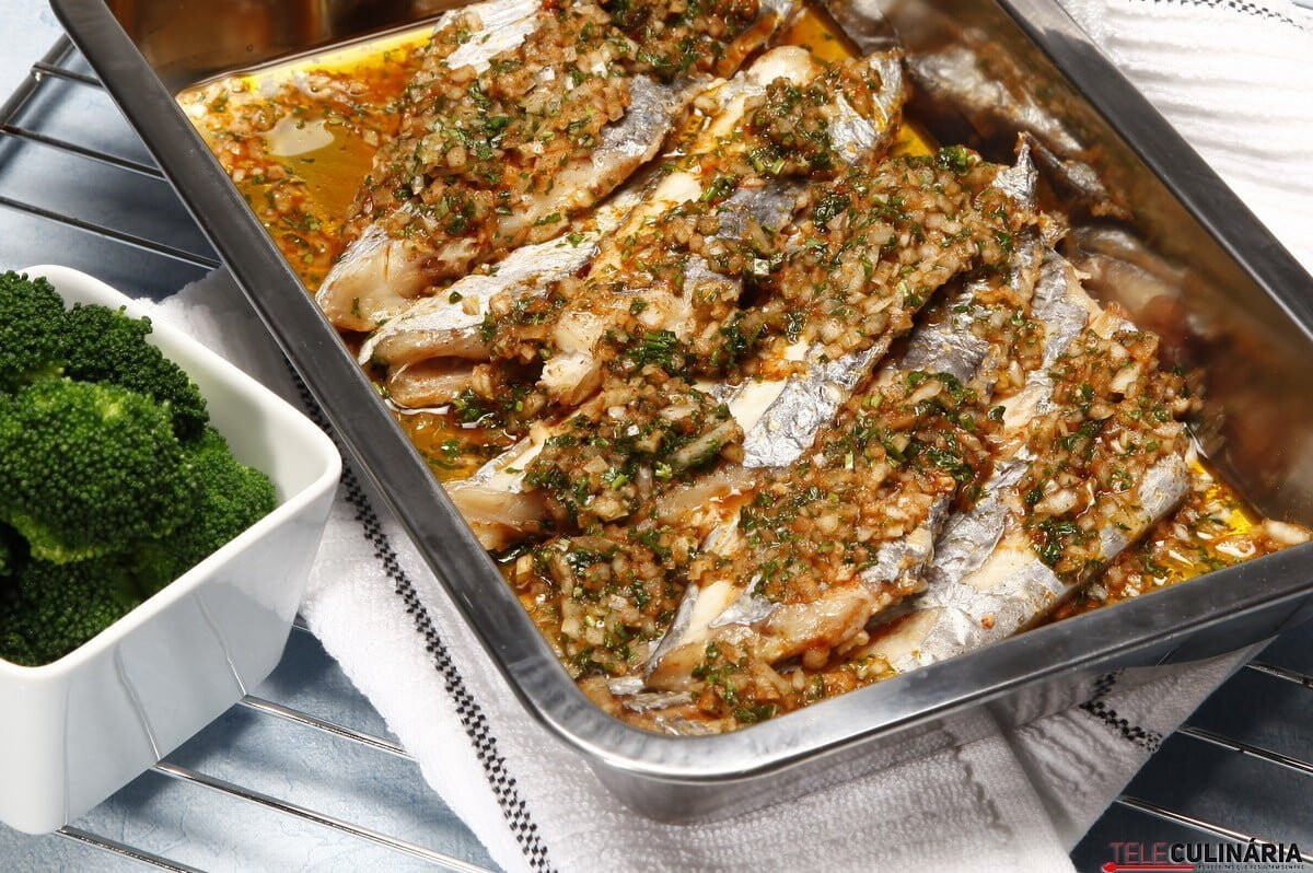 Peixe-espada assado no forno