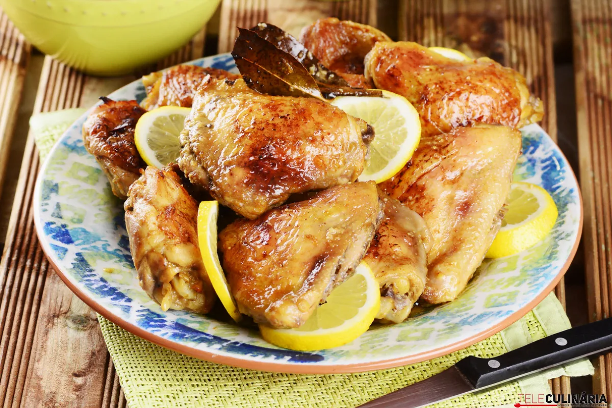 Coxas de frango com molho de limão