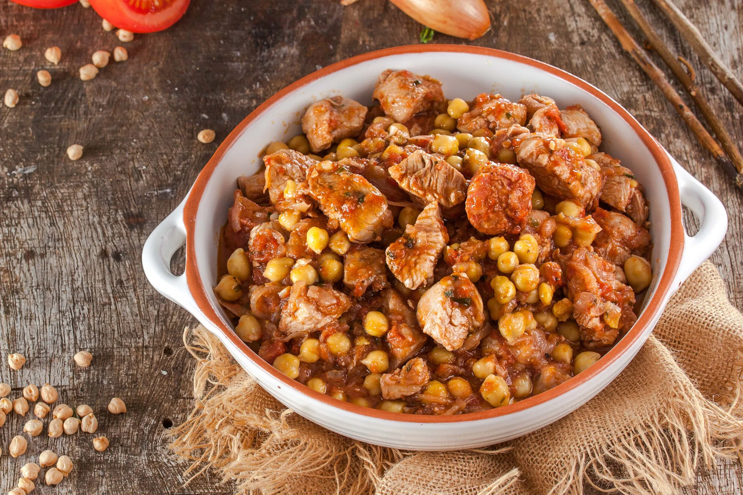 Guisado de peru e grão com chouriço