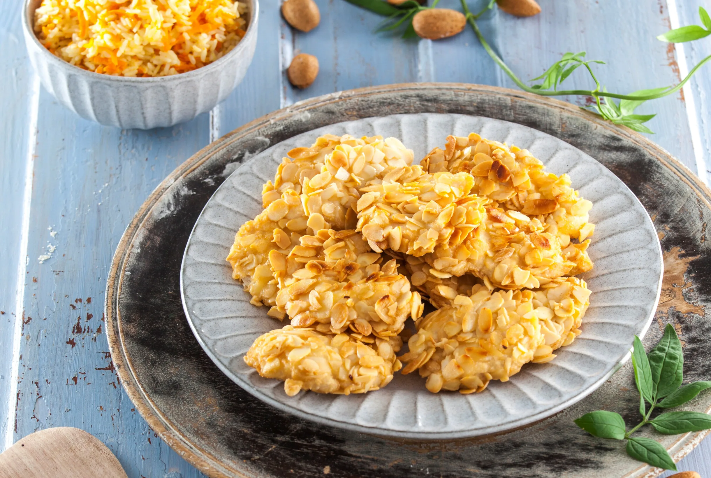 Bifes de frango panados com amêndoa