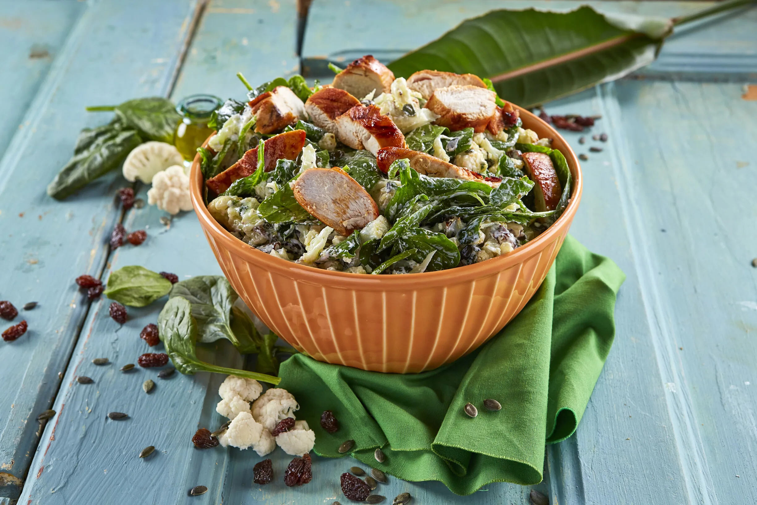 Salada de frango com espinafres e couve-flor