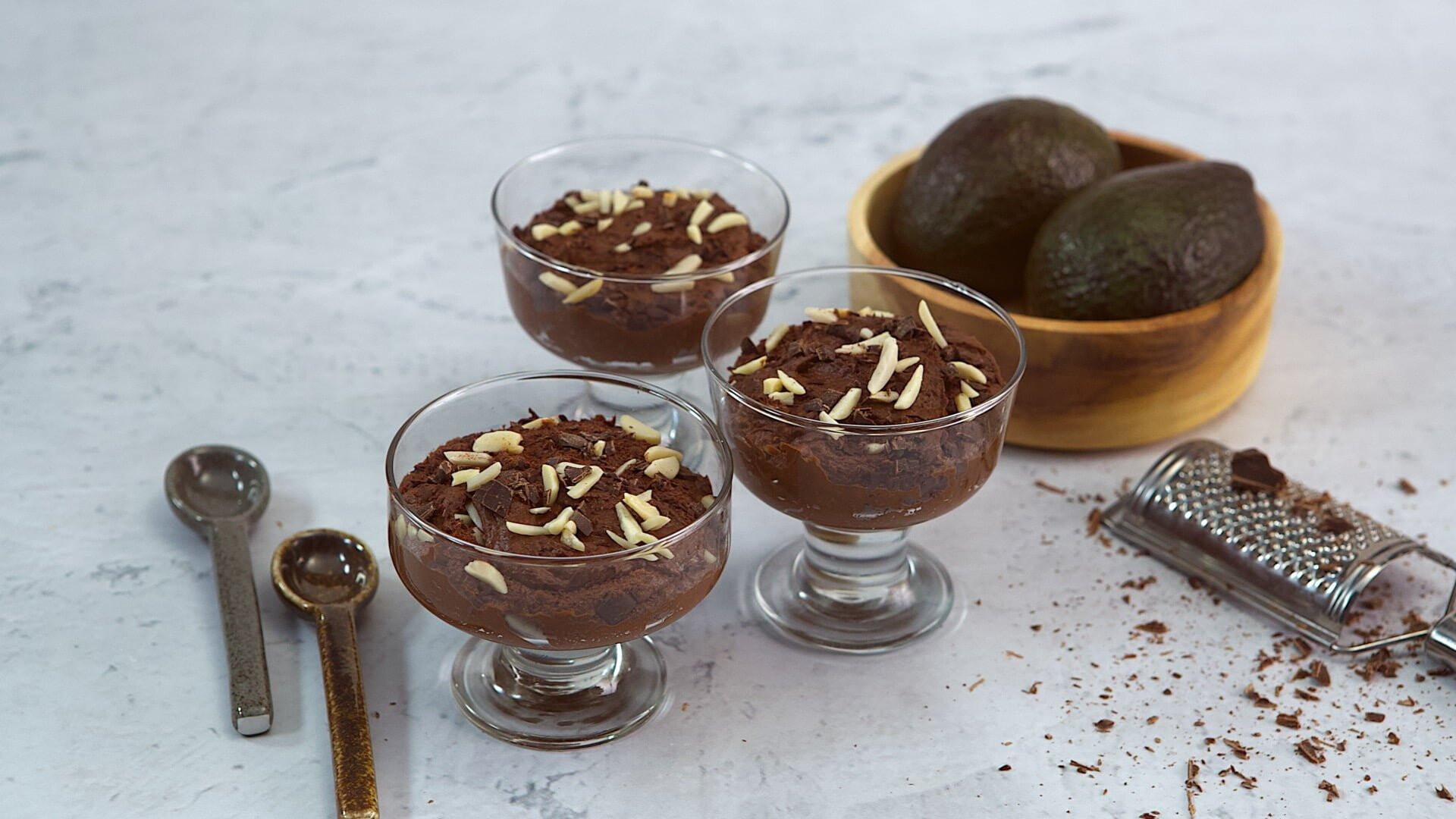 Mousse de chocolate negro e abacate