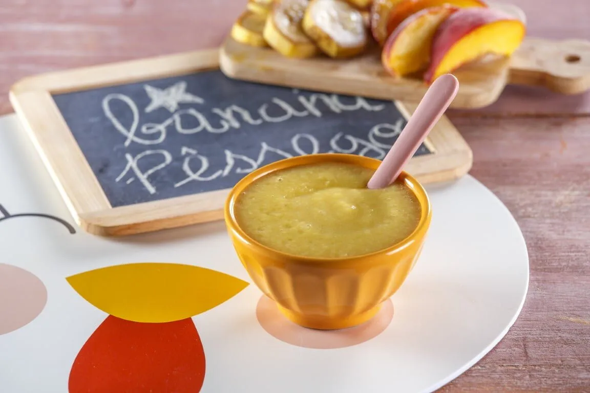 Puré de pêssego com banana (bebé a partir dos 8 meses)
